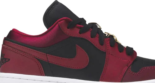 Jordan Low Dark Beetroot Black (W) Detailansicht linker Schuh