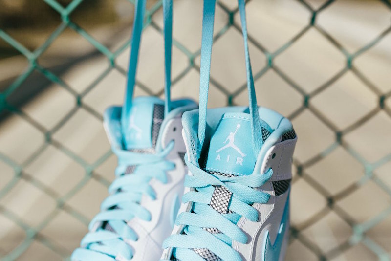 Jordan Retro High White Still Blue (GS) ansicht von der Rückseite