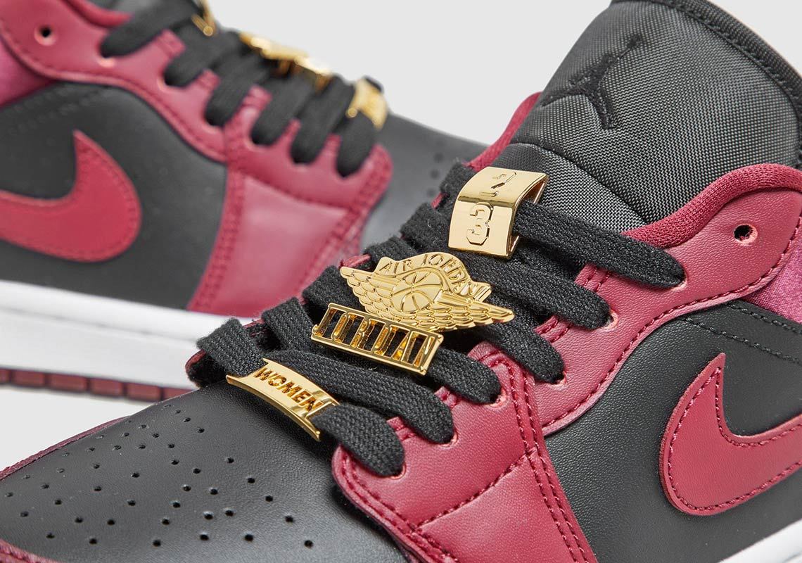 Jordan Low Dark Beetroot Black (W) beide Schuhe zusammen