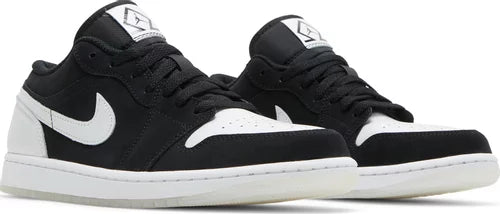 Jordan Low Diamond Shorts beide Schuhe zusammen